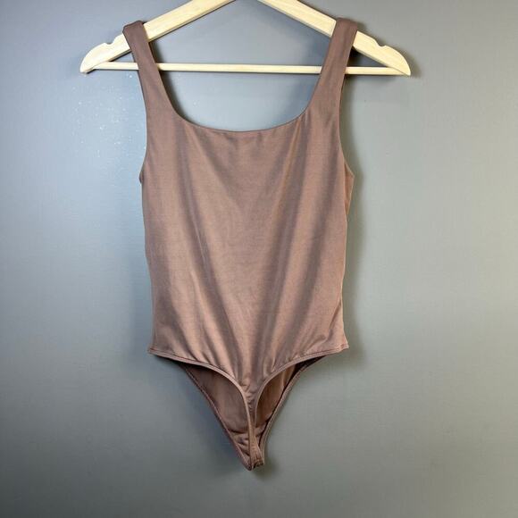 Aritzia Babaton Scoop Neck Body Suit Size Medium - Picture 6 of 6